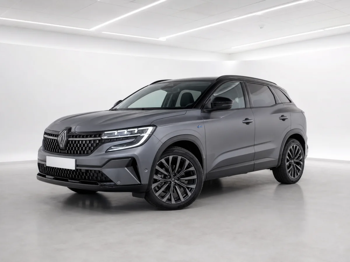 2026 Renault Austral Iconic Esprit Alpine E-Tech in a white LED showroom